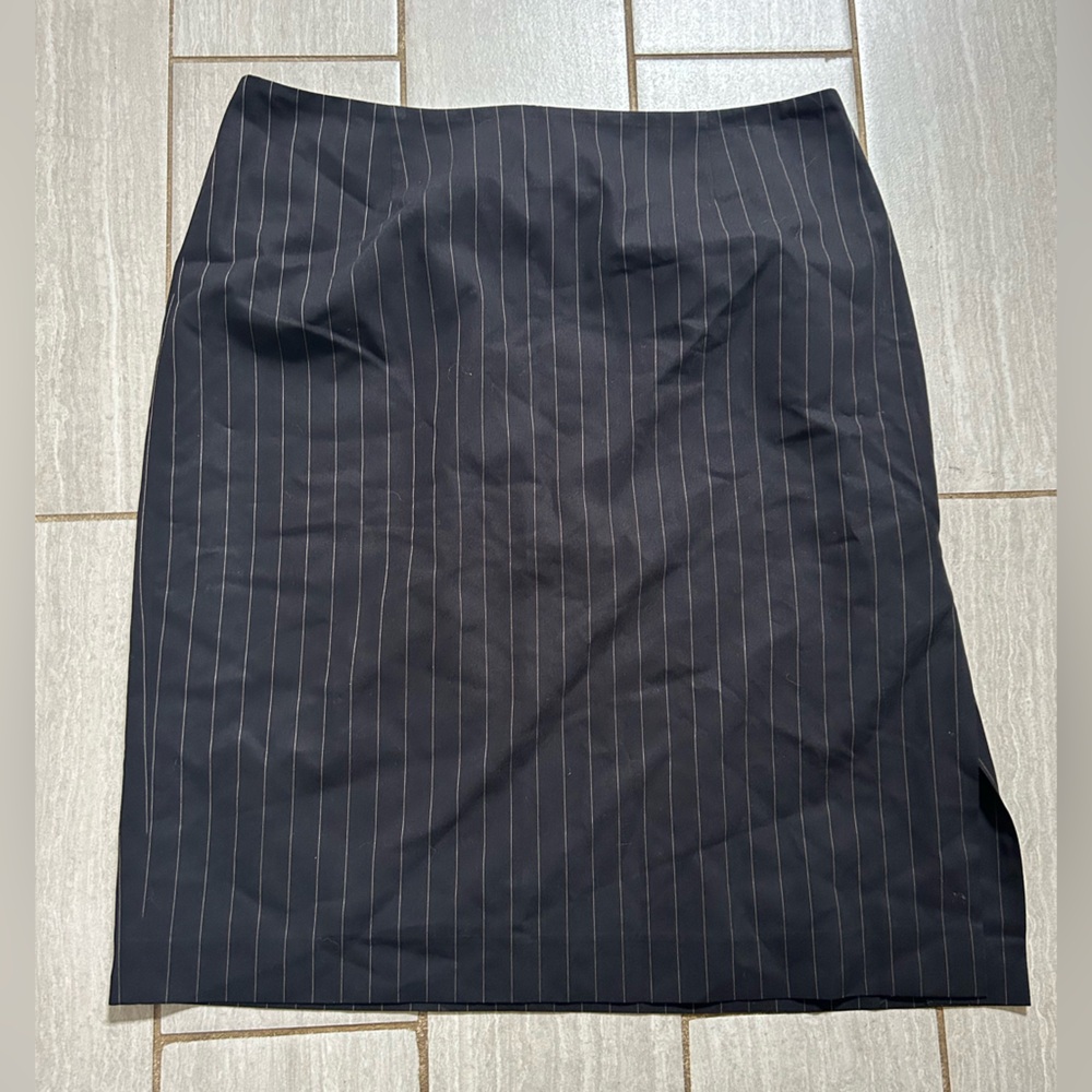 Sandra Angelozzi 3 piece Suit. Black pinstripe jacket 32, skirt 38, pants 40. - Picture 4 of 12